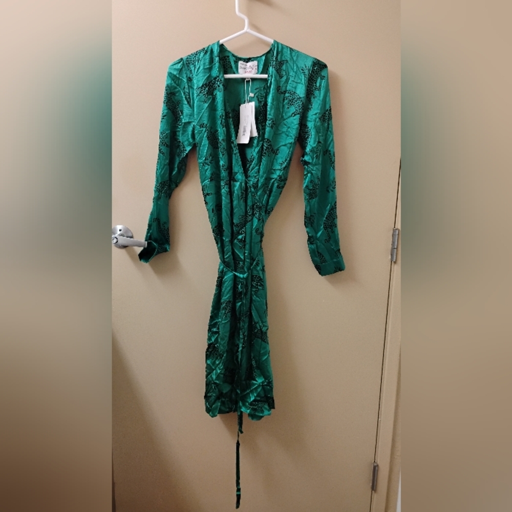NWT HVN Julia Long Sleeve Wrap Dress in Green Shiny Tarzan Leopard Sz 2